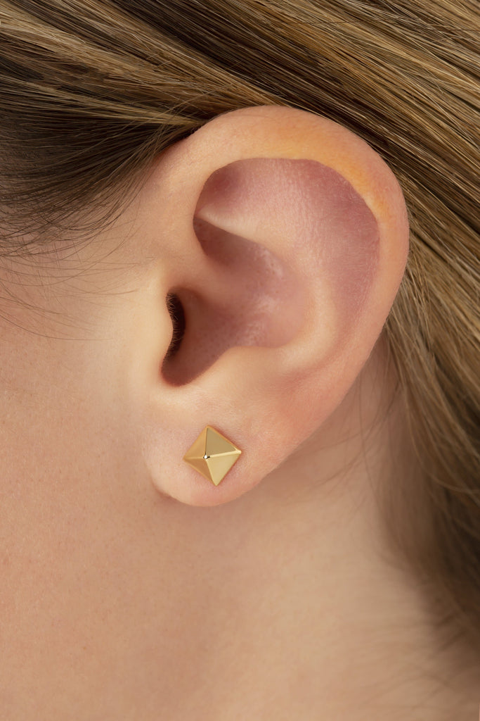14K Yellow Gold 6mm Pyramid Post Earrings (5169648336940)